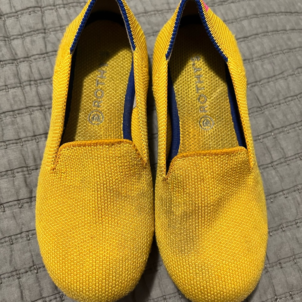little girls Rothy’s loafer